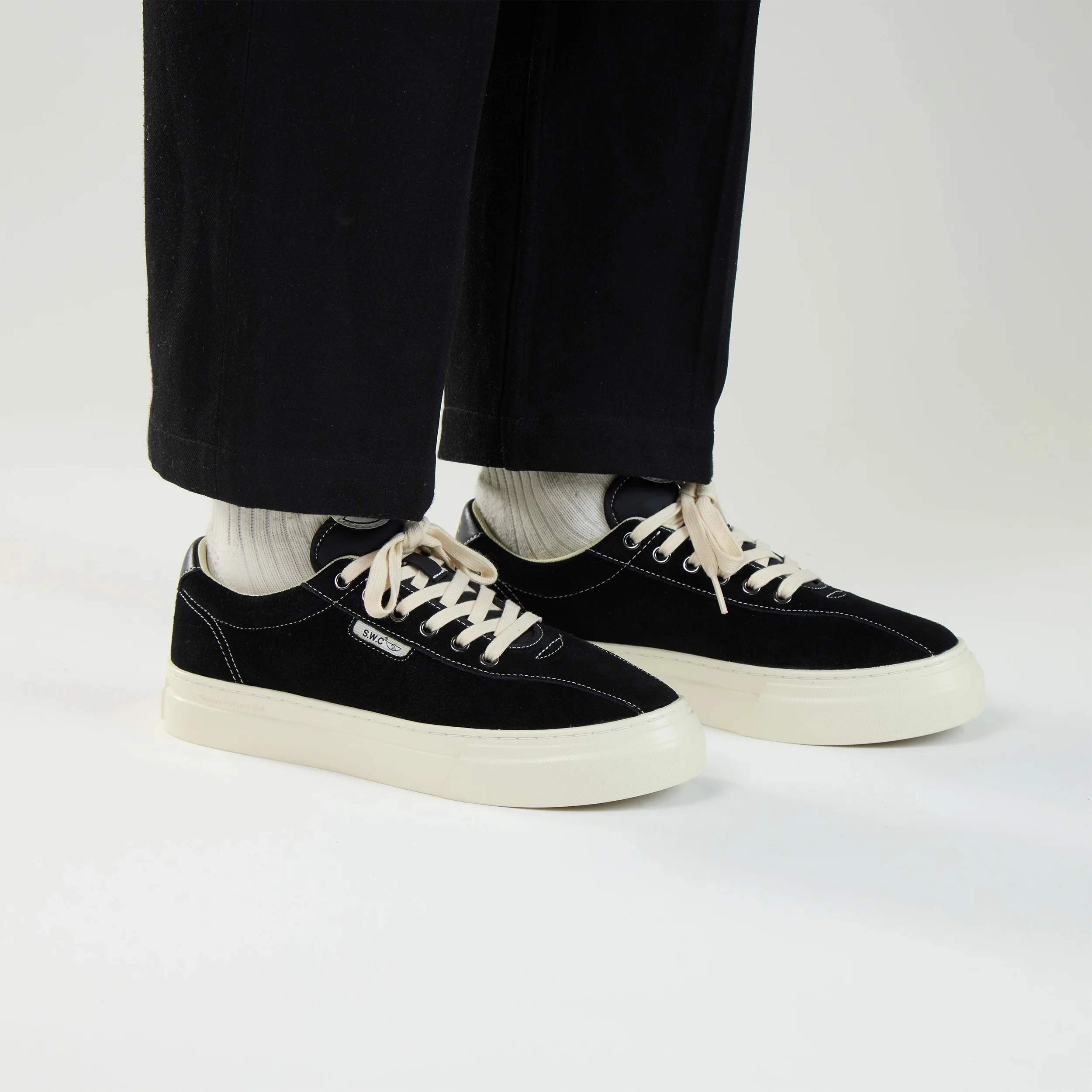 DELLOW 02 CUP SUEDE BLACK - Image 5